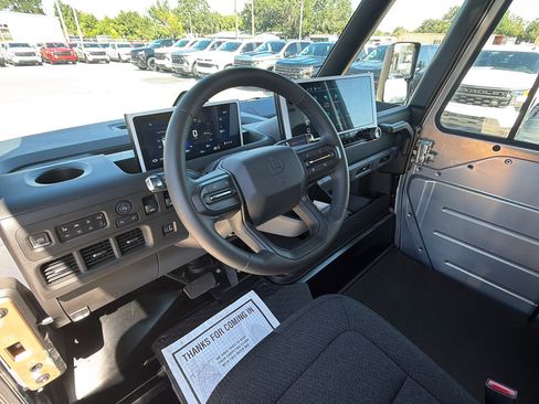 Used 2024 Chevrolet Brightdrop 400 w/ Commercial Equipment Package AWD/4WD image 18