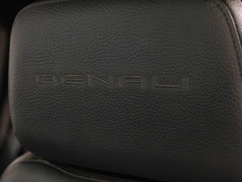 Used 2022 GMC Sierra 2500 Denali w/ Denali Ultimate Package AWD/4WD image 32