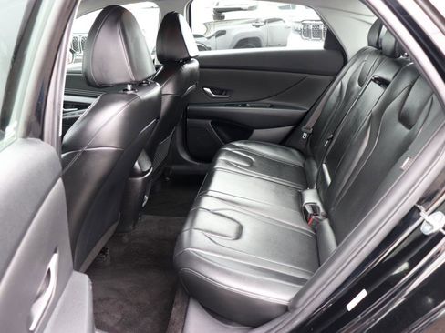 Used 2024 Hyundai Elantra Limited image 12