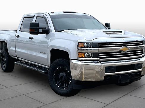 Used 2018 Chevrolet Silverado 2500 W/T w/ WT Convenience Package AWD/4WD image 3