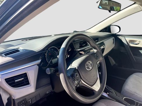 Used 2016 Toyota Corolla LE image 9