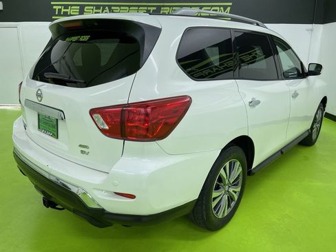 Used 2018 Nissan Pathfinder SV image 10
