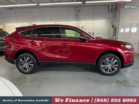 Used 2021 Toyota Venza LE w/ Carpet Mat Package (TMS) AWD/4WD image 6