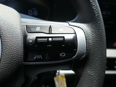 Used 2025 Kia Sportage LX FWD image 15