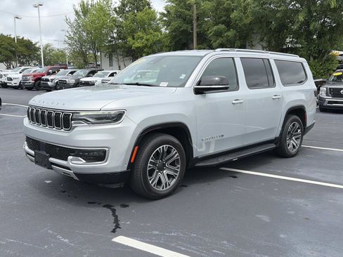 Used 2024 Jeep Wagoneer L Series II w/ Flexible Seating Group AWD/4WD image 3