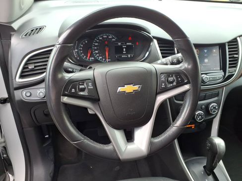 Used 2022 Chevrolet Trax LT w/ LT Convenience Package AWD/4WD image 7