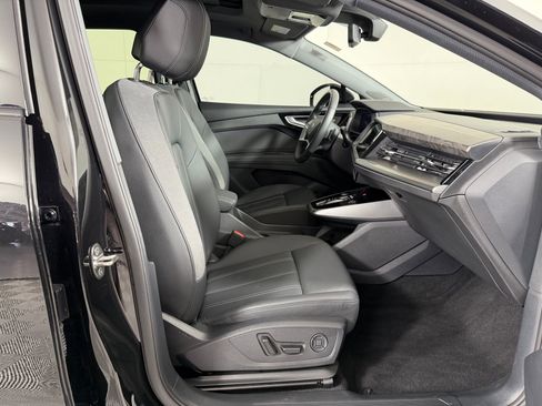 Used 2025 Audi Q4 e-tron Premium Plus image 29