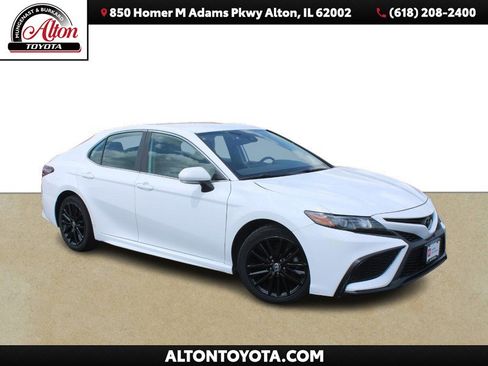 Certified 2022 Toyota Camry SE FWD image 1