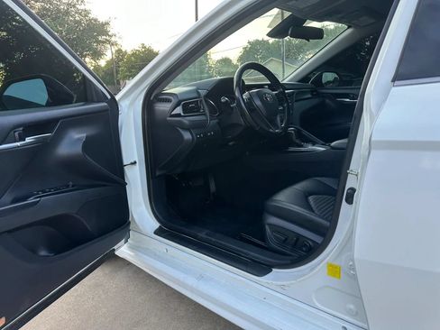 Used 2019 Toyota Camry SE FWD image 9