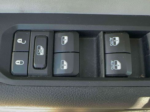 Used 2024 Jeep Compass Limited w/ Sun and Sound Group AWD/4WD image 14