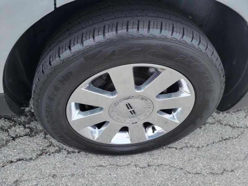 Used 2013 Lincoln MKT AWD image 23