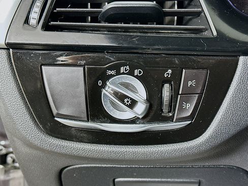 Used 2023 BMW 530i xDrive 530i xDrive w/ Premium Package image 17