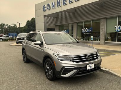 Used 2023 Volkswagen Tiguan SE w/ Panoramic Sunroof Package