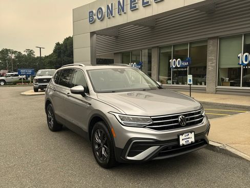 Used 2023 Volkswagen Tiguan SE w/ Panoramic Sunroof Package AWD/4WD image 1