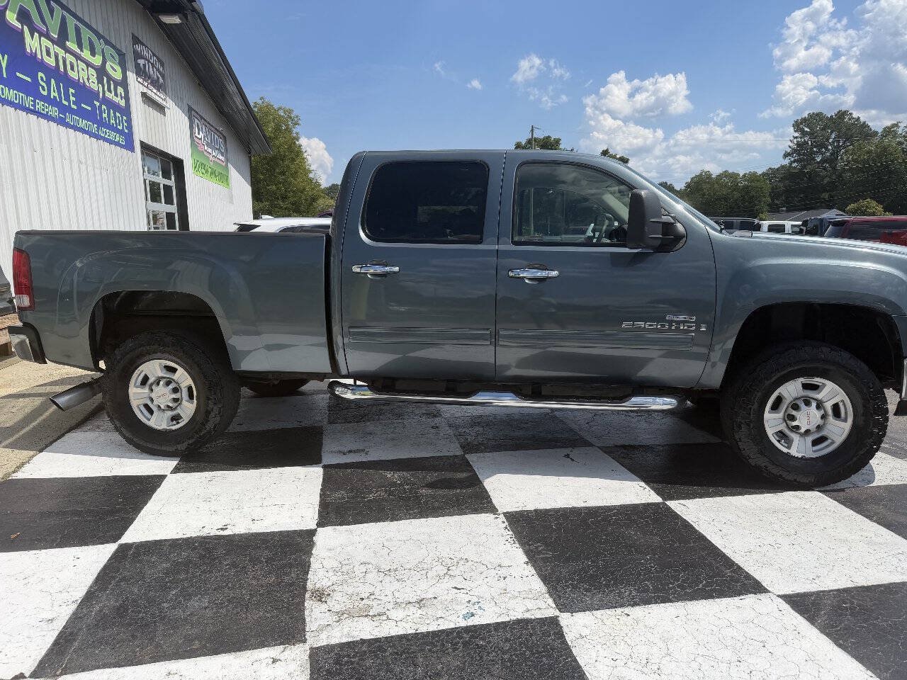 Used 2008 GMC Sierra 2500 SLT w/ Z71 Off-Road Package AWD/4WD image 5