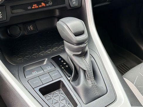 Used 2025 Toyota RAV4 XLE w/ Convenience Package FWD image 18