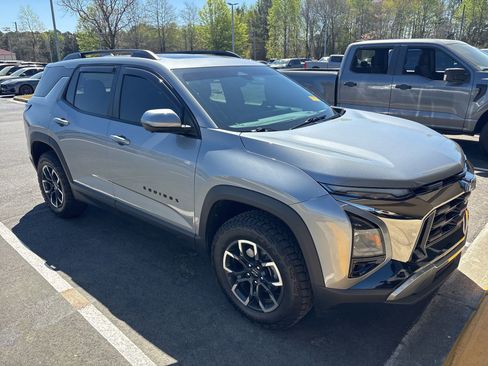 Used 2025 Chevrolet Equinox ACTIV w/ Safety and Technology Package image 2