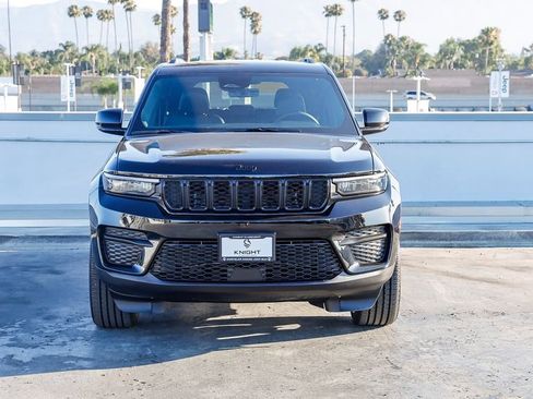 New 2025 Jeep Grand Cherokee Altitude image 3