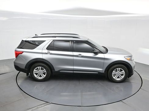 Used 2024 Ford Explorer XLT RWD image 45