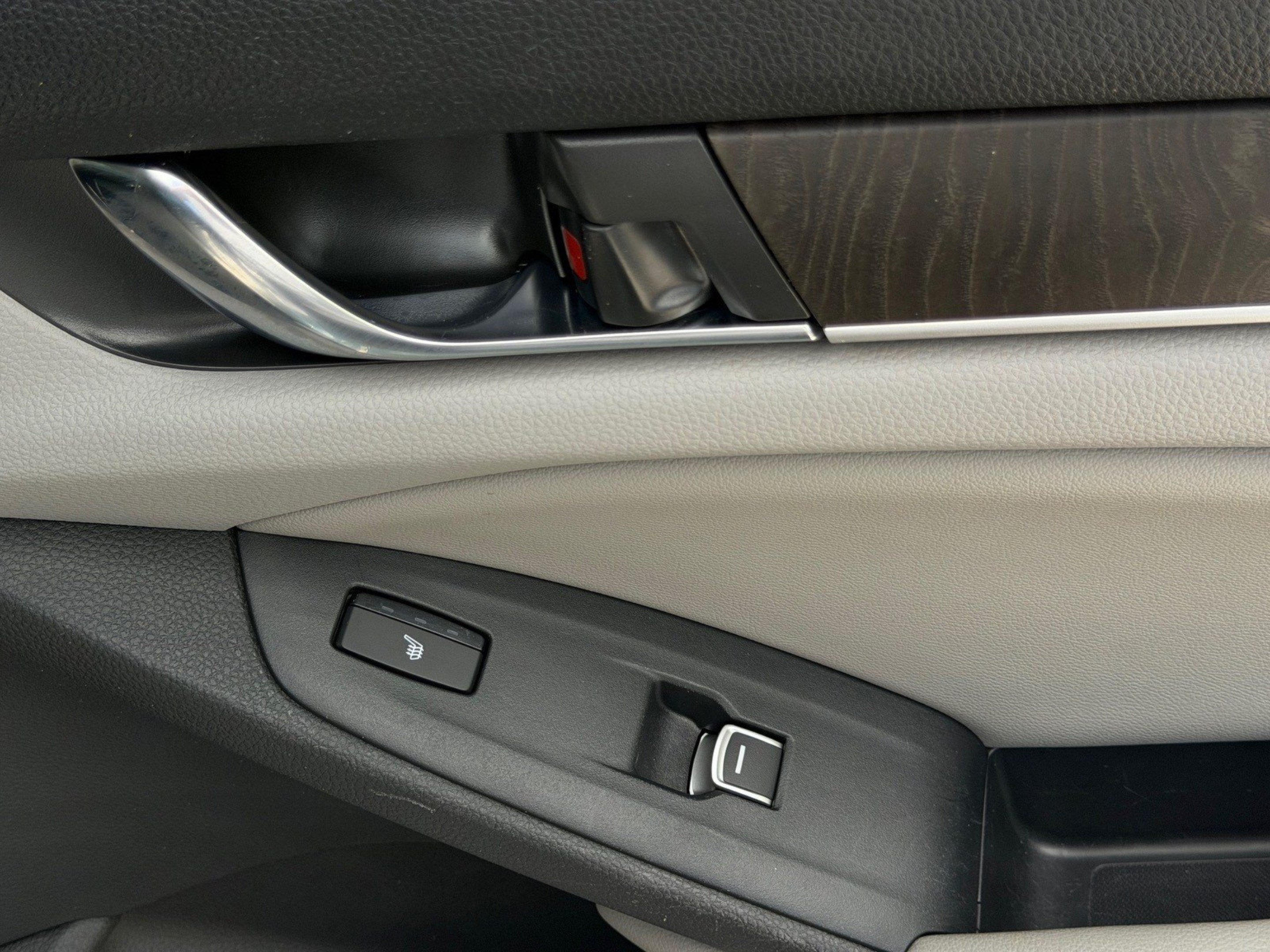 Used 2019 Honda Accord Touring image 18