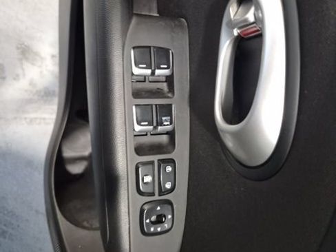 Used 2019 Kia Soul FWD image 11