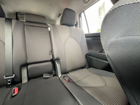 Used 2025 Toyota Highlander LE image 39