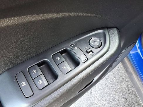 Used 2024 Hyundai Venue Limited FWD image 11