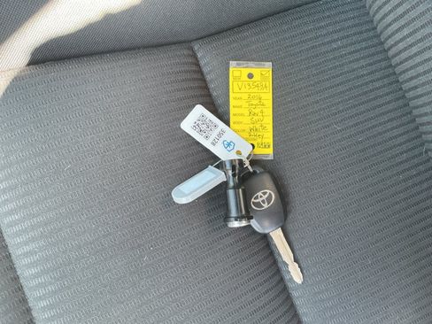 Used 2016 Toyota RAV4 LE FWD image 38
