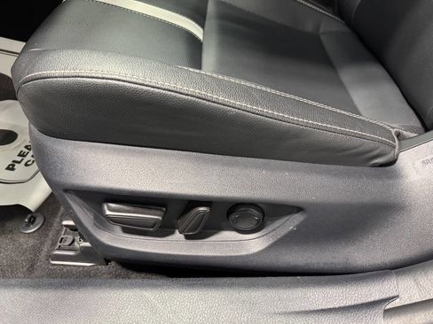 Used 2025 Toyota Camry SE image 11