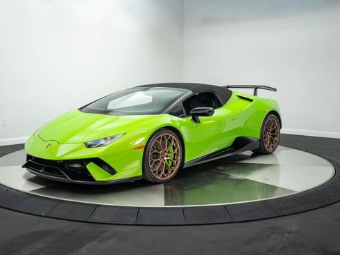 Used 2019 Lamborghini Huracan Performante AWD/4WD image 12