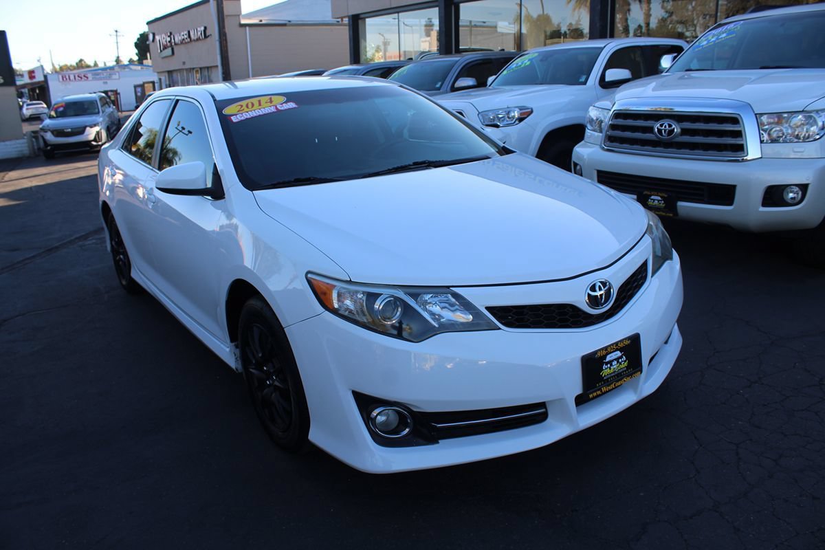 Used 2014 Toyota Camry SE FWD image 8
