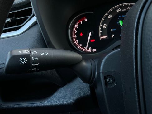 Used 2025 Toyota RAV4 XLE image 36