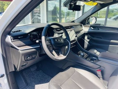 Used 2026 Jeep Grand Cherokee Limited AWD/4WD image 8