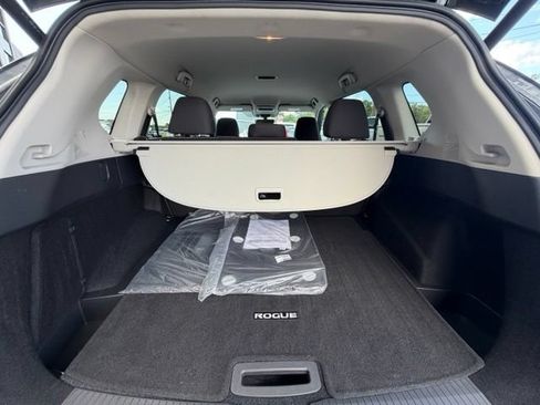 Used 2026 Nissan Rogue SV AWD/4WD image 17