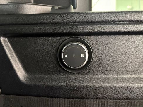 New 2026 Land Rover Defender 110 AWD/4WD image 18