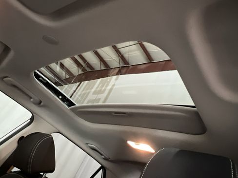 Used 2022 Hyundai Venue SEL FWD image 46