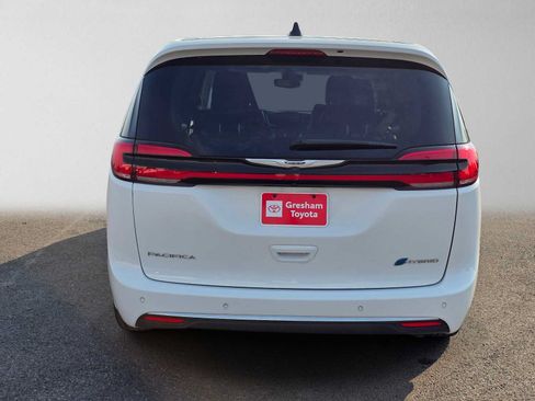 Used 2024 Chrysler Pacifica Limited FWD image 5