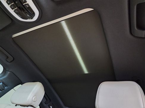 Used 2024 Porsche Macan image 10