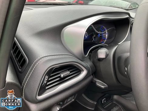 Used 2023 Chrysler Pacifica Touring-L w/ S Appearance Package FWD image 20