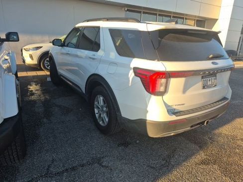 Used 2025 Ford Explorer Active w/ Active Comfort Package image 5