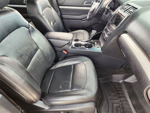 Used 2016 Ford Explorer XLT w/ Equipment Group 202A image 14