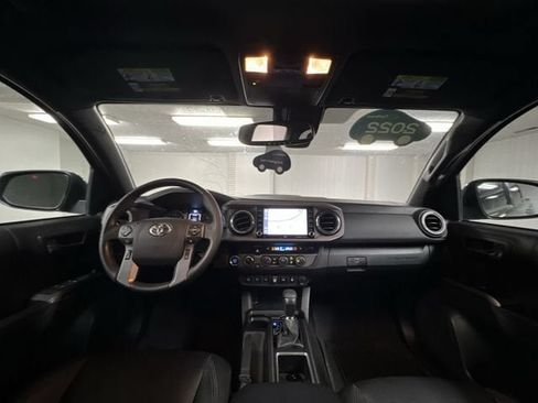 Used 2022 Toyota Tacoma TRD Sport w/ TRD Premium Sport Package AWD/4WD image 21