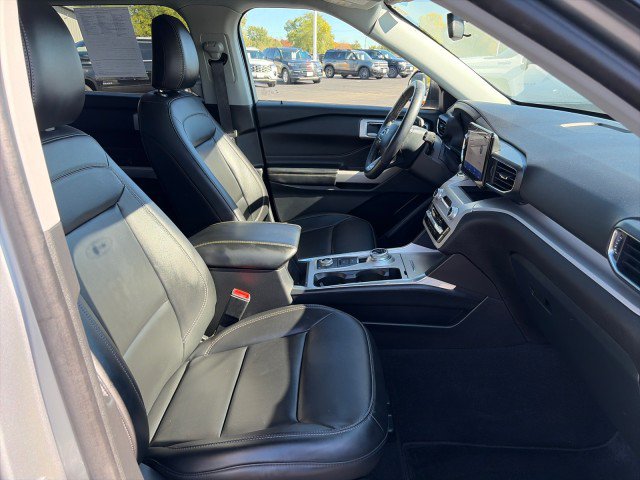 Used 2024 Ford Explorer XLT w/ Equipment Group 202A AWD/4WD image 19
