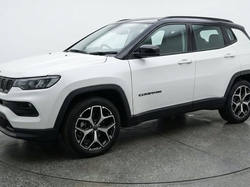 Used 2025 Jeep Compass Limited AWD/4WD image 3