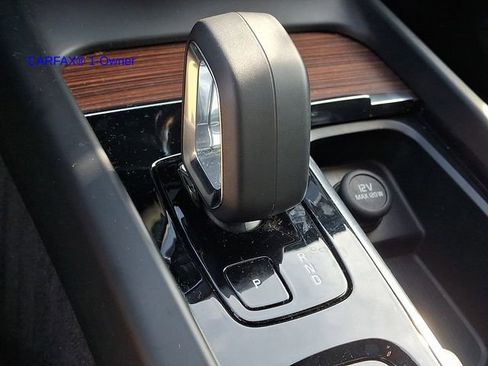 Certified 2023 Volvo XC60 B5 Plus w/ Climate Package image 17