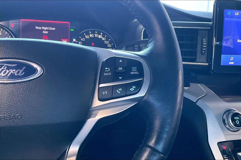 Used 2024 Ford Explorer XLT AWD/4WD image 9