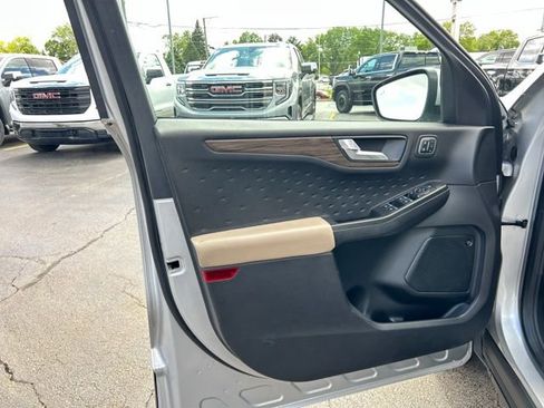 Used 2020 Ford Escape Titanium AWD/4WD image 25