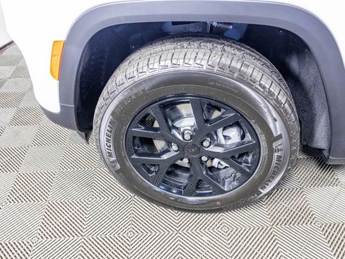 New 2025 Jeep Grand Cherokee Altitude image 41