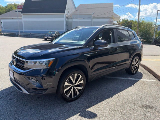 Certified 2023 Volkswagen Taos SE w/ Panoramic Sunroof Package AWD/4WD image 7