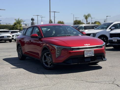Certified 2025 Kia K4 FWD image 1
